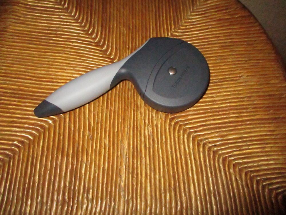 TUPPERWARE Coupe Pizza gris noir NEUF et autres 33 M�rignies (59)