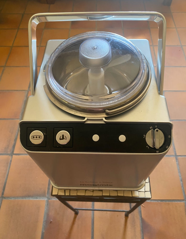 Turbine � glace haut de gamme,
MAGIMIX  220 Contes (06)
