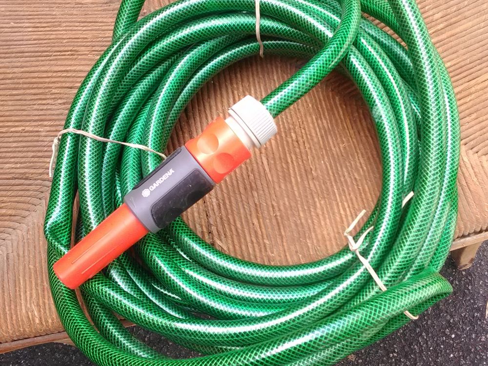 Tuyau d'arrosage neuf (10 m). 20 Saint-Georges-de-Didonne (17)