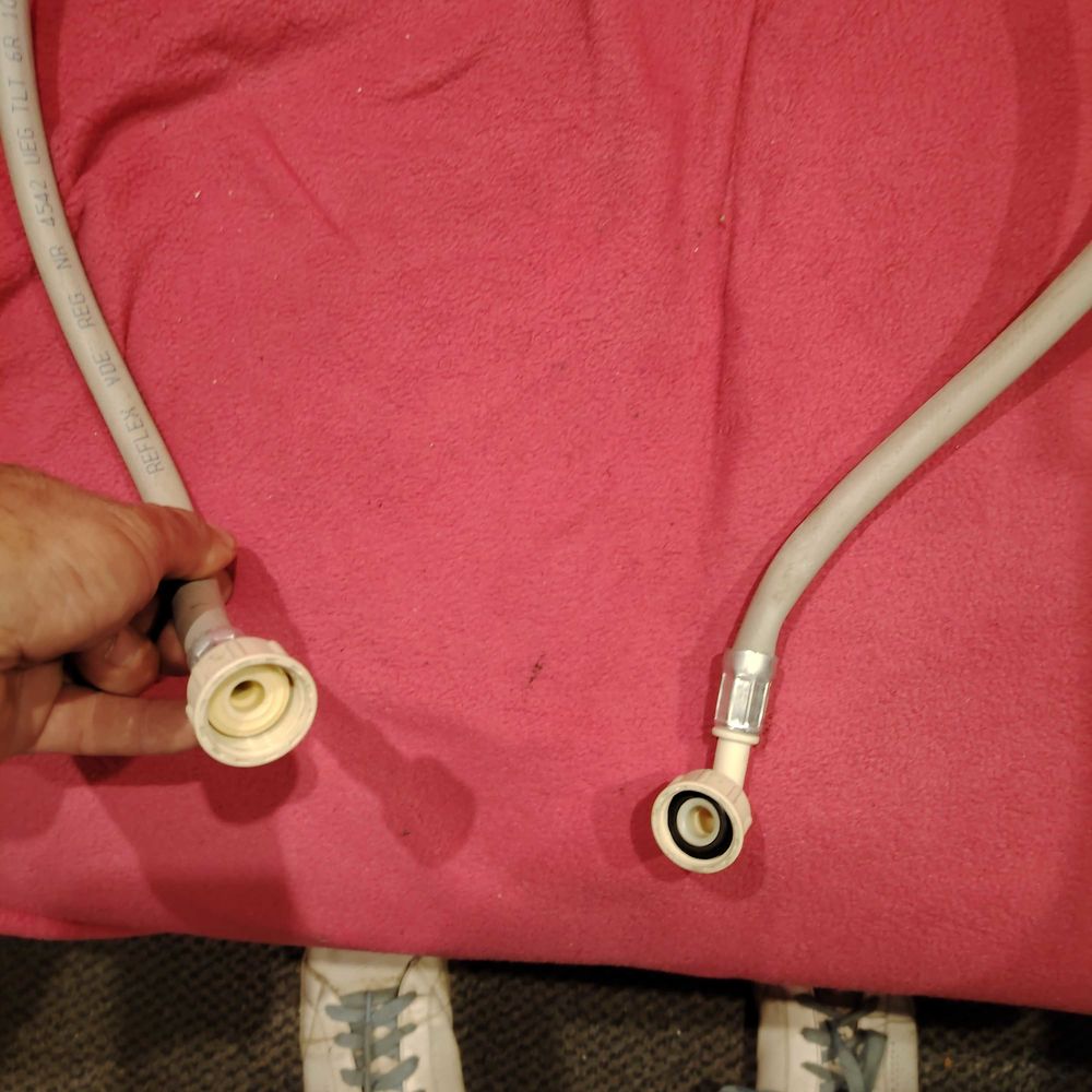 TUYAU RACCORDEMENT D'EAU � � MACHINE � � LAVER 2 Revest-les-Roches (06)