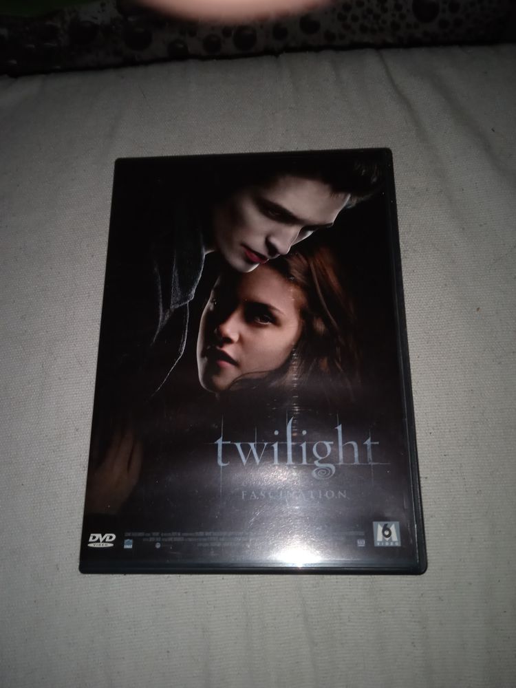 DVD Twilight Chapitre 1
Fascination
2009
15 Talange (57)