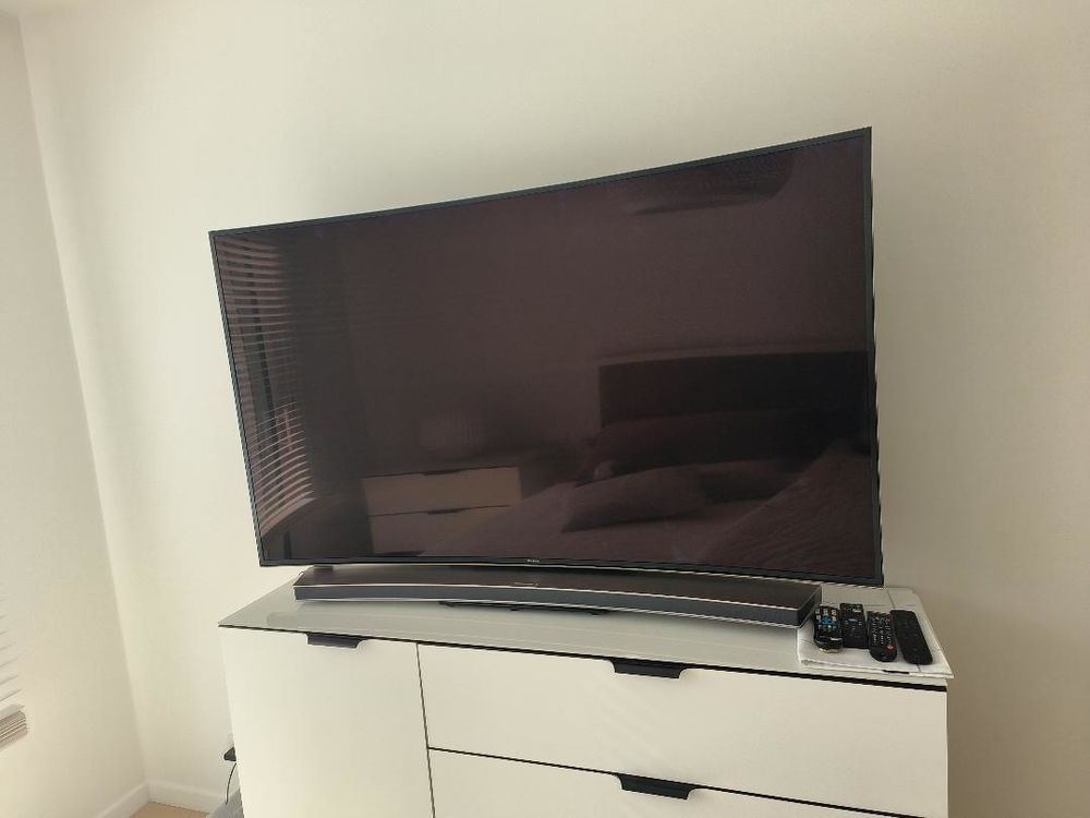 TV ultra HD (4k) SAMSUNG 1655 cm Incurv�e (4200R) avec Barre 495 Antibes (06)