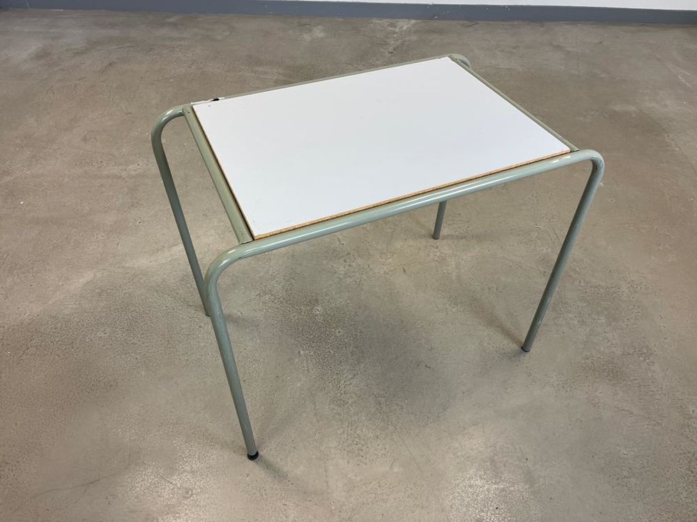 En lot ou � l'unit�, 200 tables Mullca LIVRAISON POSSIBLE 35 Lorient (56)