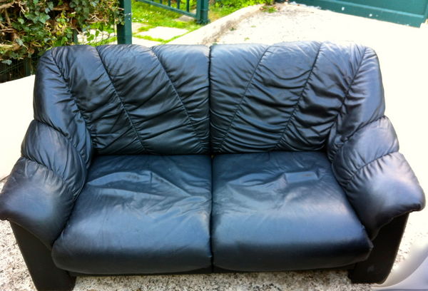 URGENT Canap� 2 places cuir noir etat neuf 340 La Celle-Saint-Cloud (78)