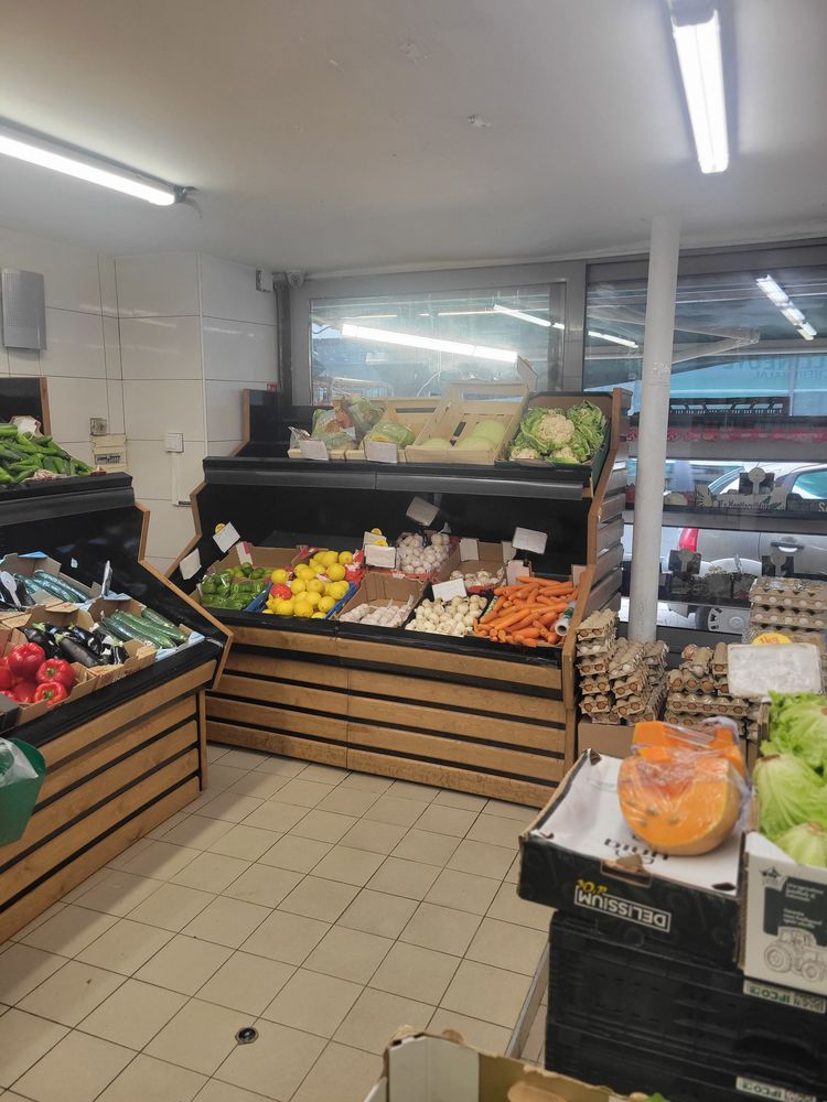 URGENTE ? MEUBLES DE PR�SENTATION FRUITS & L�GUMES 3500 Villeneuve-Saint-Georges (94)