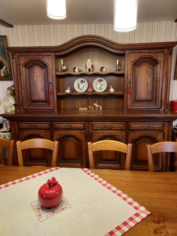 UN VAISELIER OU BAHUT 2 CORPS L 2.50 l0.70 H 1.78 0 Pouilloux (71)