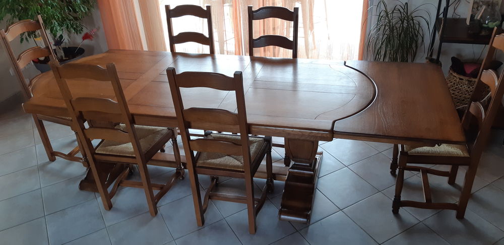 VAISSELIER + TABLE + 6 CHAISES EN CHENE MASSIF
1000 Condrieu (69)