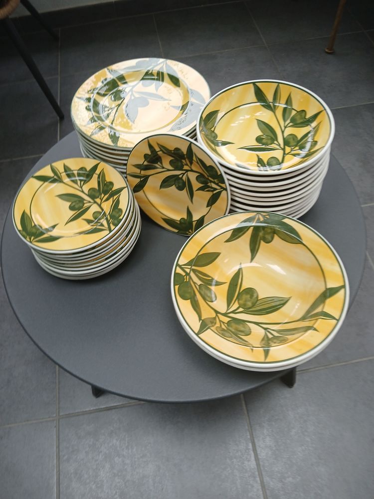 lot de vaisselle en fa�ence d�cor�e 50 Nantes (44)