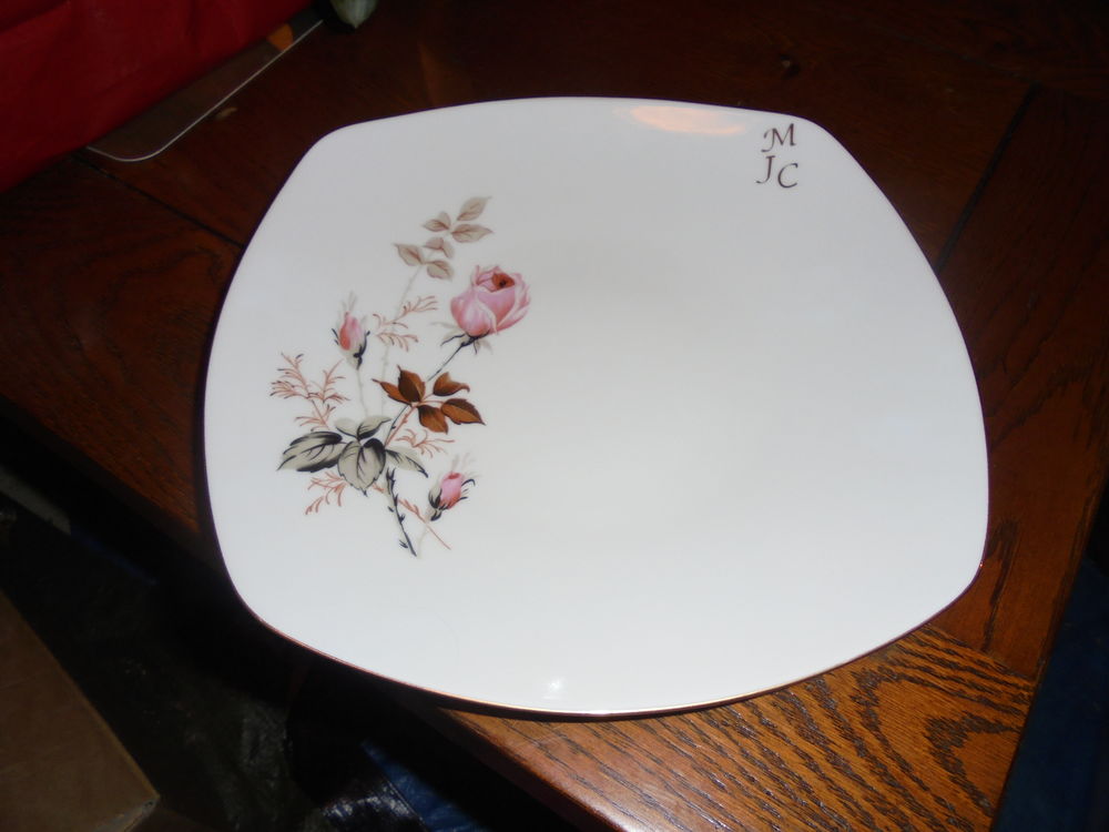 VAISSELLE EN PORCELAINE DE LIMOGES ET VERRES EN CRISTAL 1500 Templeuve (59)