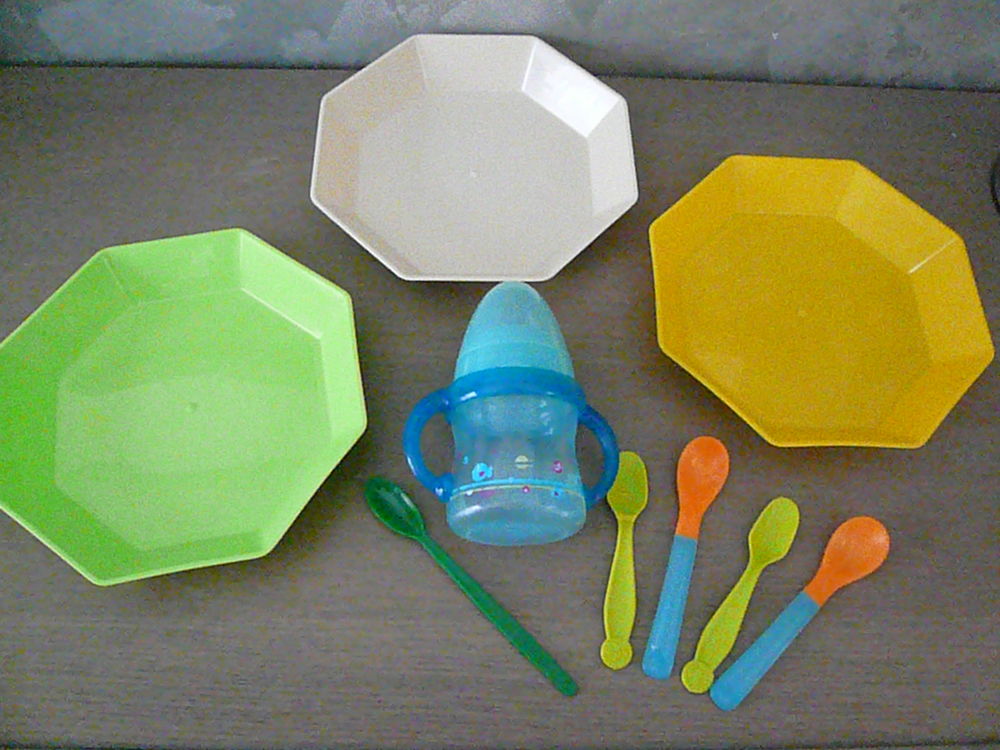 Vaisselle pour b�b� ? Lot 1 9 Franqueville-Saint-Pierre (76)