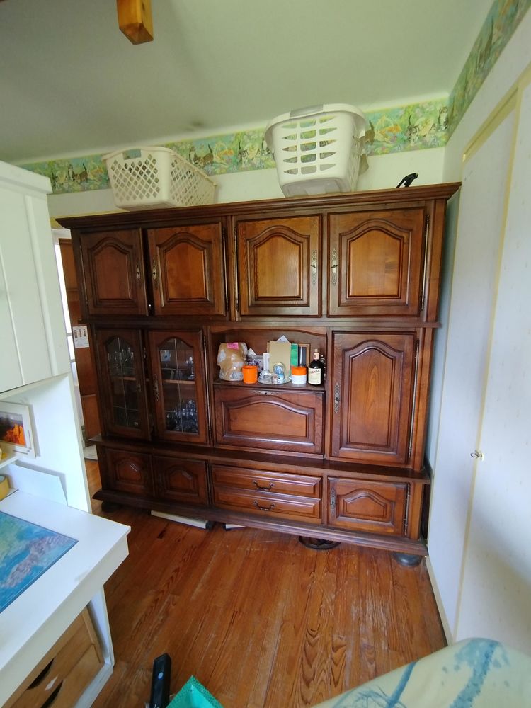 vaissellier en fr�ne en tr�s bon �tat � venir chercher 0 Viry (74)