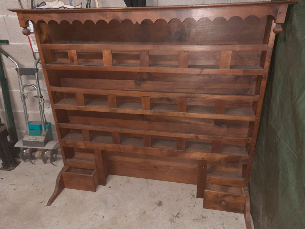 Vaissellier en tr�s bon �tat
H:1.27 L:1.43
30 Saint-Junien (87)