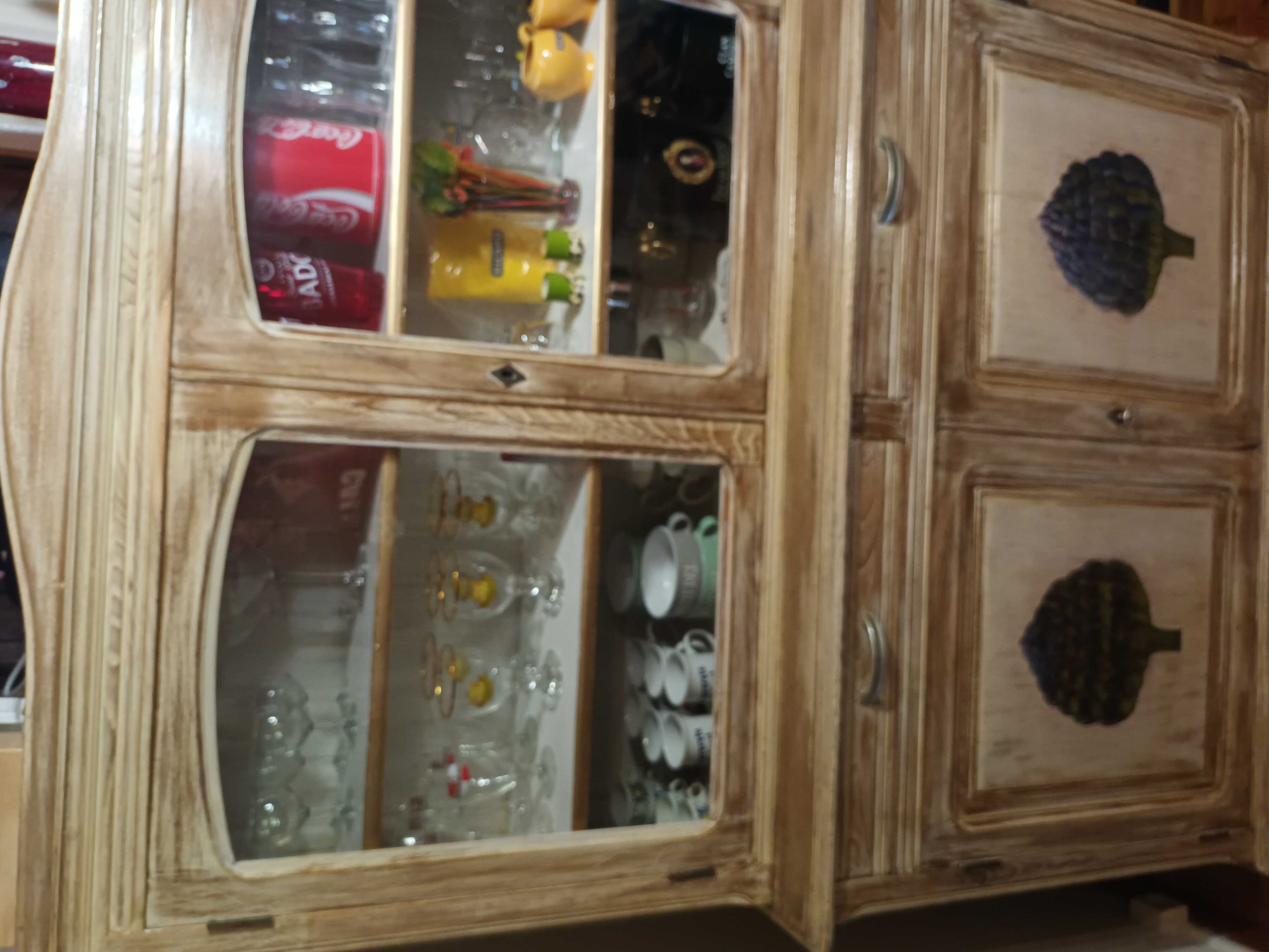 vaissellier.vitrine. ann�e 80.tres jolie motif port� bas artichaut fait main 200 Marsac-en-Livradois (63)