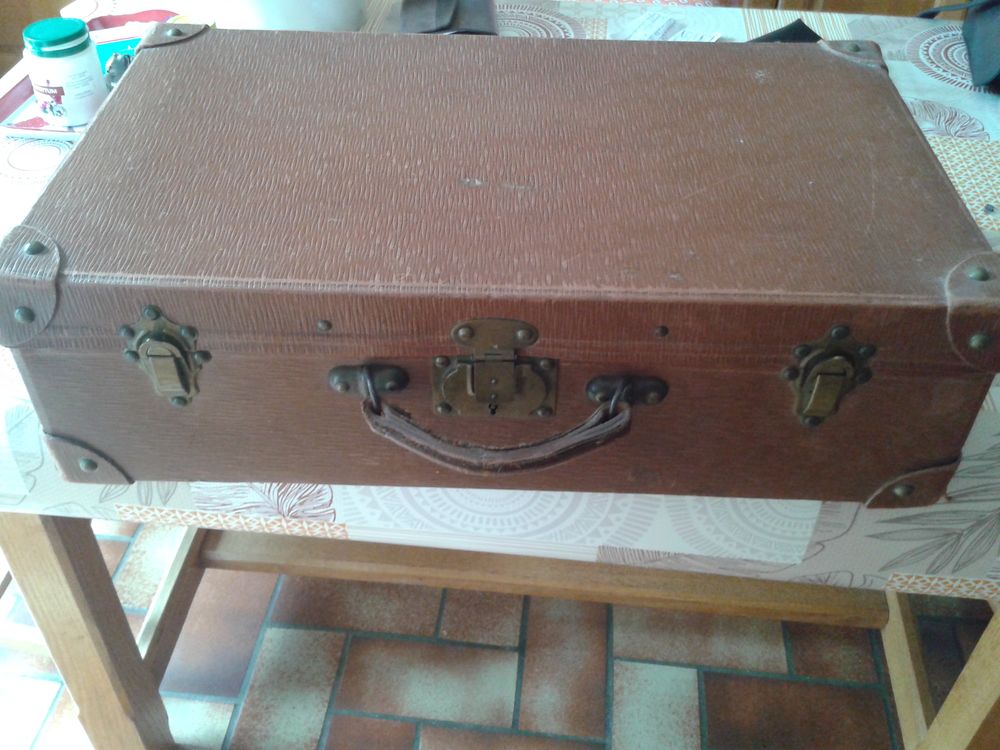 Valise ancienne en carton bouilli ann�es 30/40 50 Dijon (21)