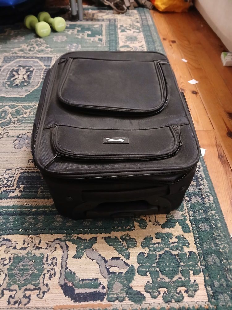 Valise de cabine 47x 31x 22 quasi-neuf 15 Mandagout (30)