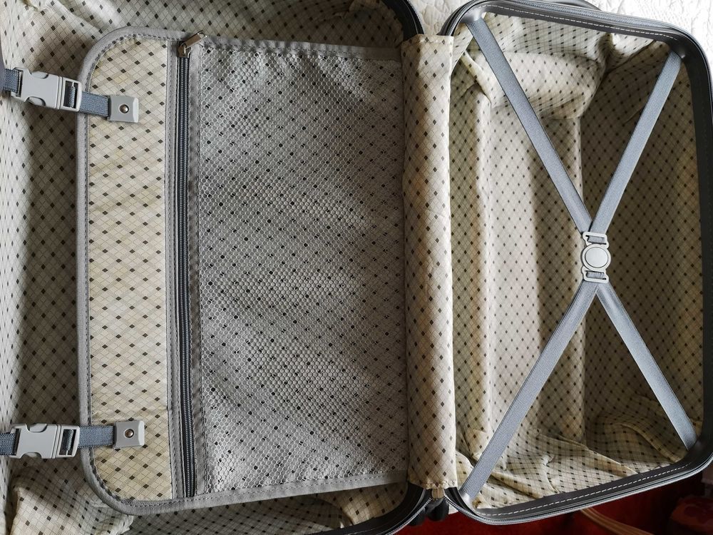 Valise �  coque tr�s rigide 30 La Rochelle (17)