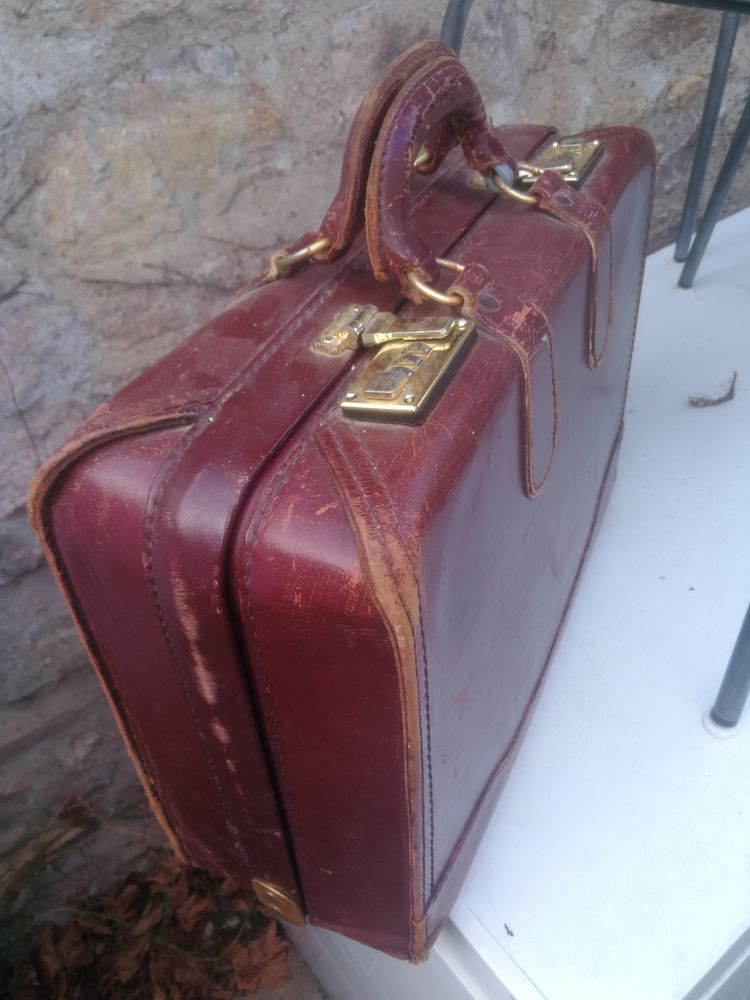 Ancienne petite valise vintage a restaurer 1 coin abîmer sans