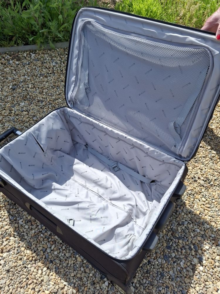 VALISE DLSEY SOUPLE 4 KILOS 40 Royan (17)