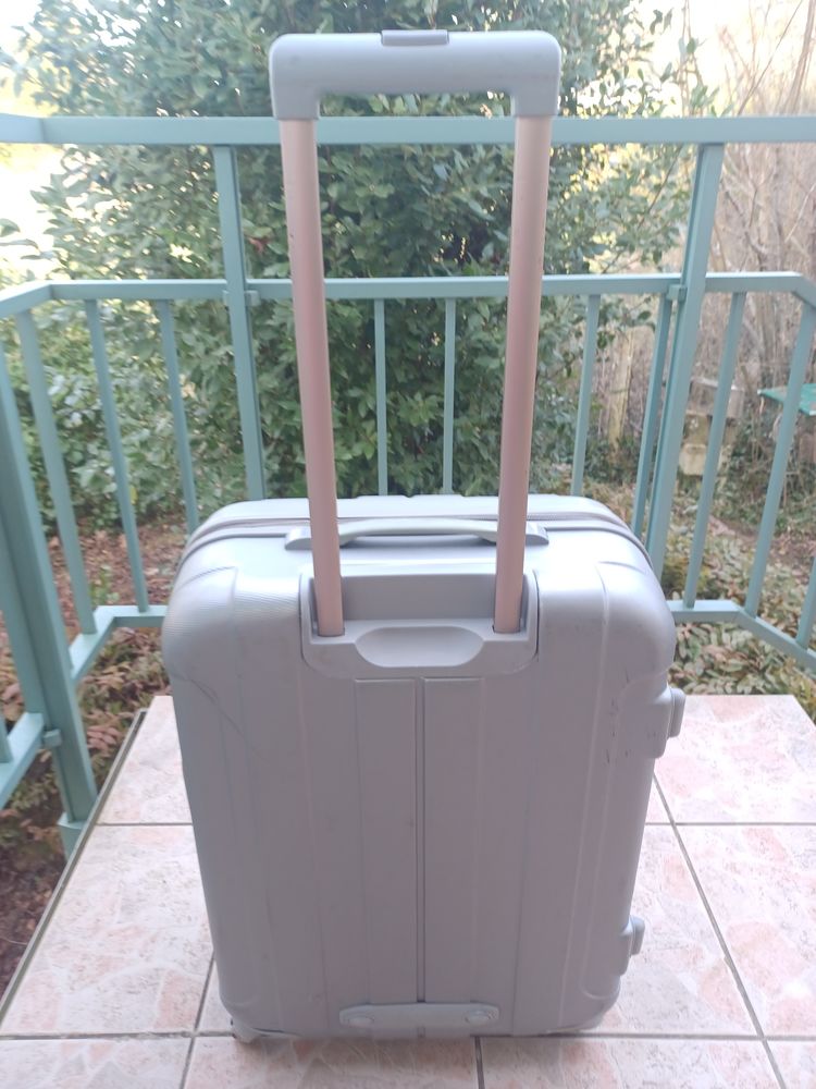 Valise rigide Taraway 29 Montigny-Lencoup (77)