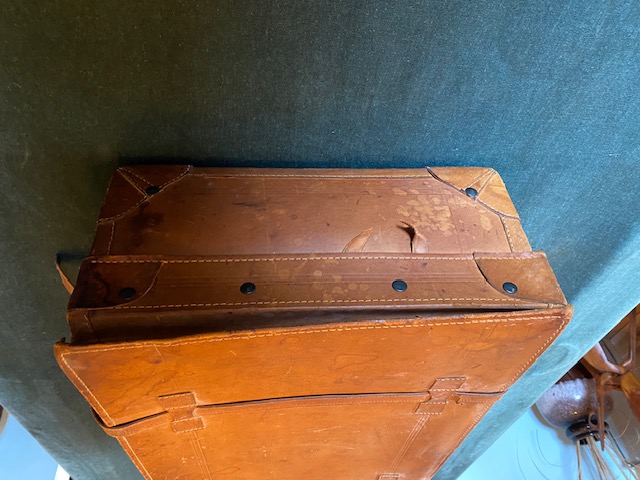 Valise Vintage en Cuir Fauve 55 Rambouillet (78)