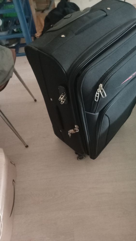 Valise de voyage � Roulette 20kg 20 Commentry (03)
