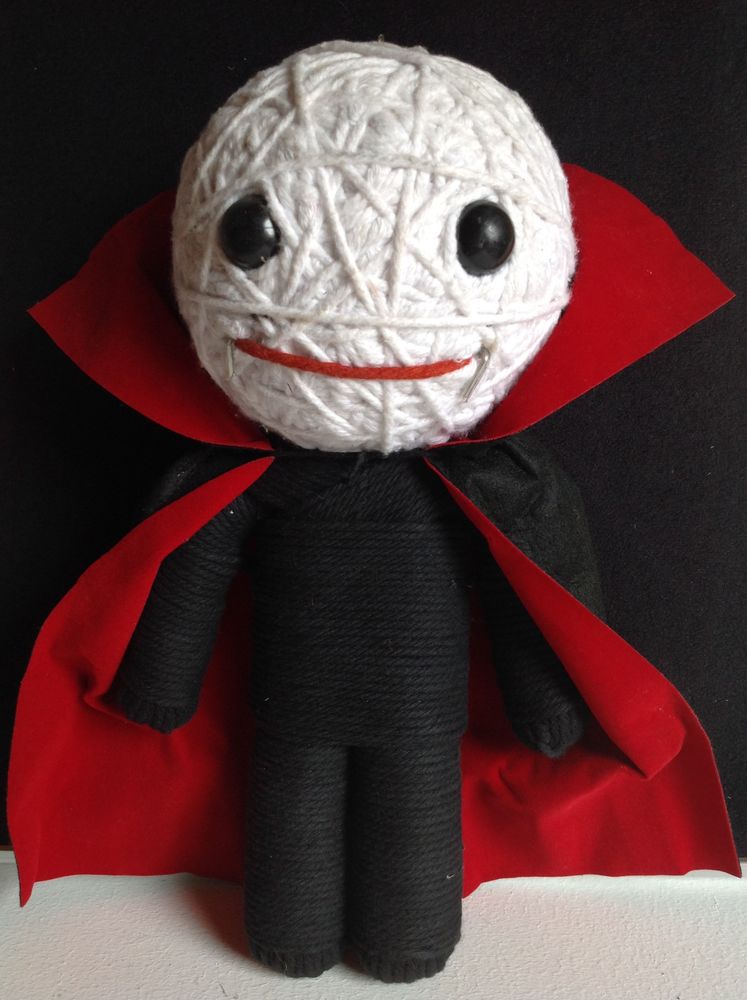 VAMPIRE VOODOO DRACULA DOLLS 31cm HAUT CAPE VELOURS Envoi Po 12 Tr�gunc (29)