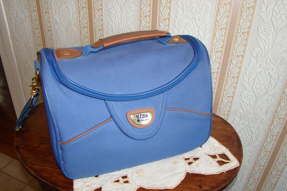 Vanity case Visa Delsey 
20 Gargenville (78)