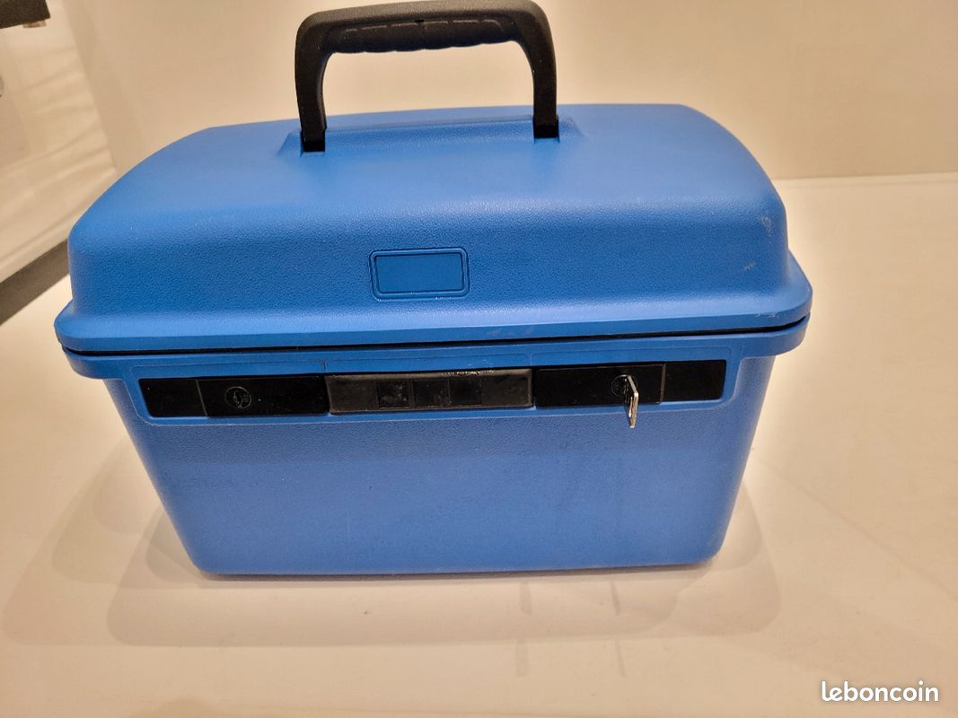 VANITY CASE 9 Gatti�res (06)