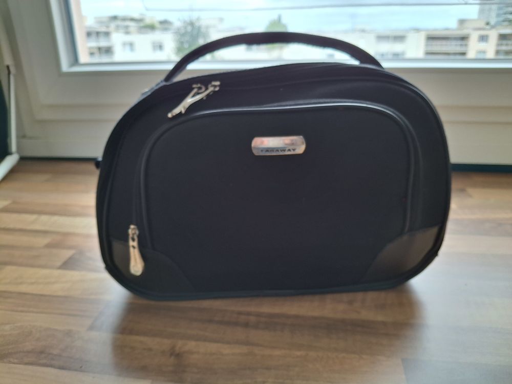 Vanity case 10 Lyon 3 (69)