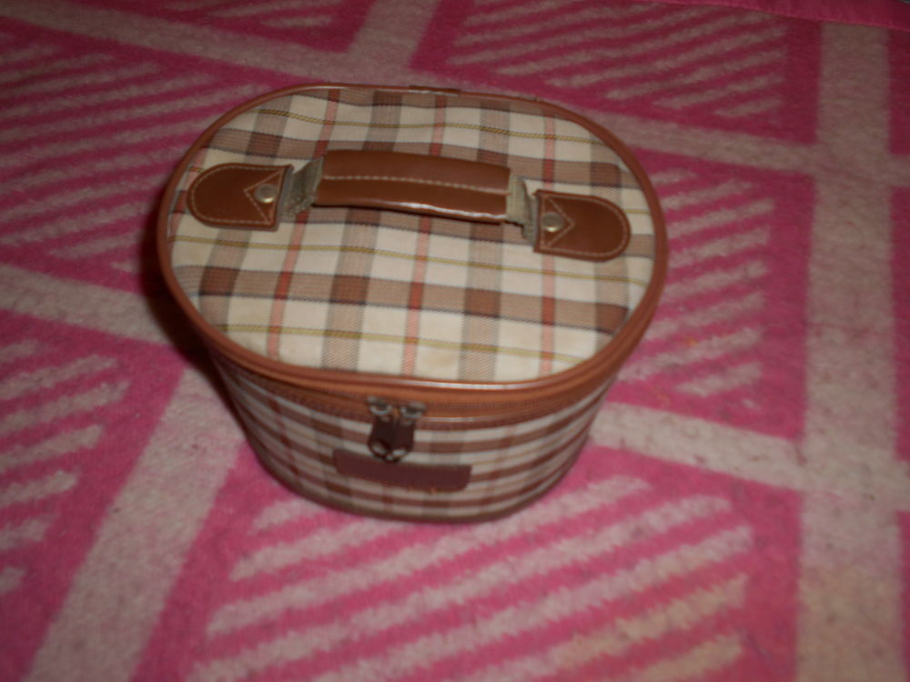 Vanity vintage (2 mod�les) 8 �chenoz-la-M�line (70)