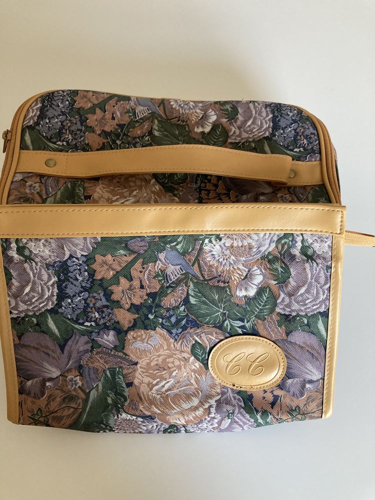 Vantity et trousse de toilette TBE 10 Biot (06)