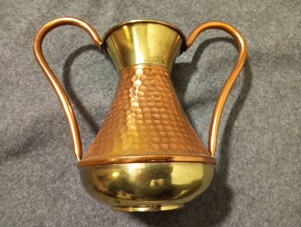 Vase Amphore Laiton Et Cuivre Poin�on Le cellier Villedieu 15 Toul (54)