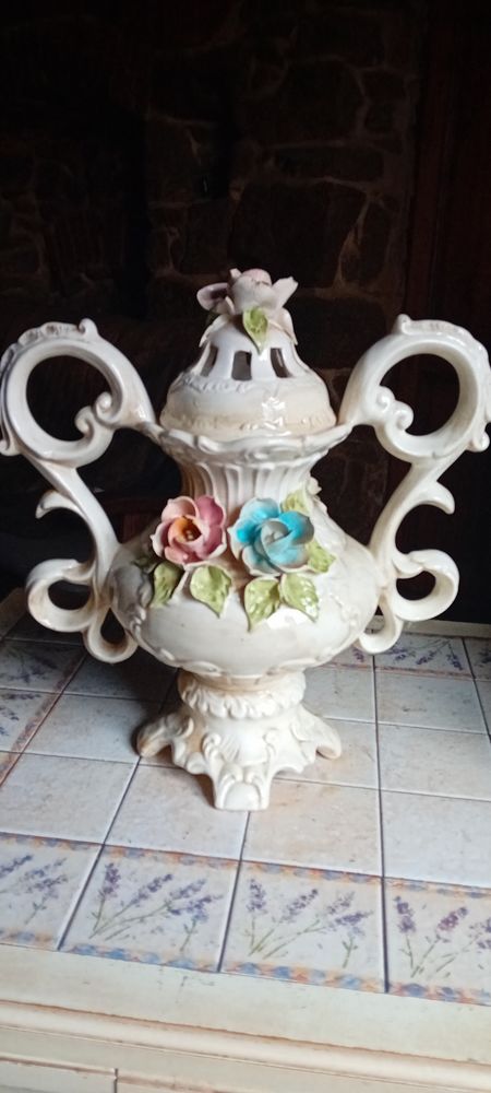 Vase en barbotine 70 Chambost-Longessaigne (69)