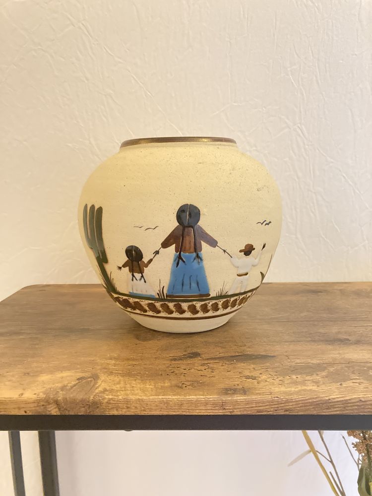 Vase beige avec motif mexicain 13 Poitiers (86)