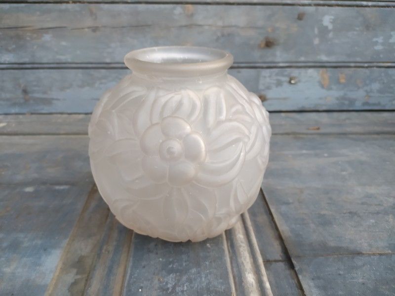 Vase Boule Art D�co Verre Press� Moul� D�cor Fleurs 
35 Loches (37)