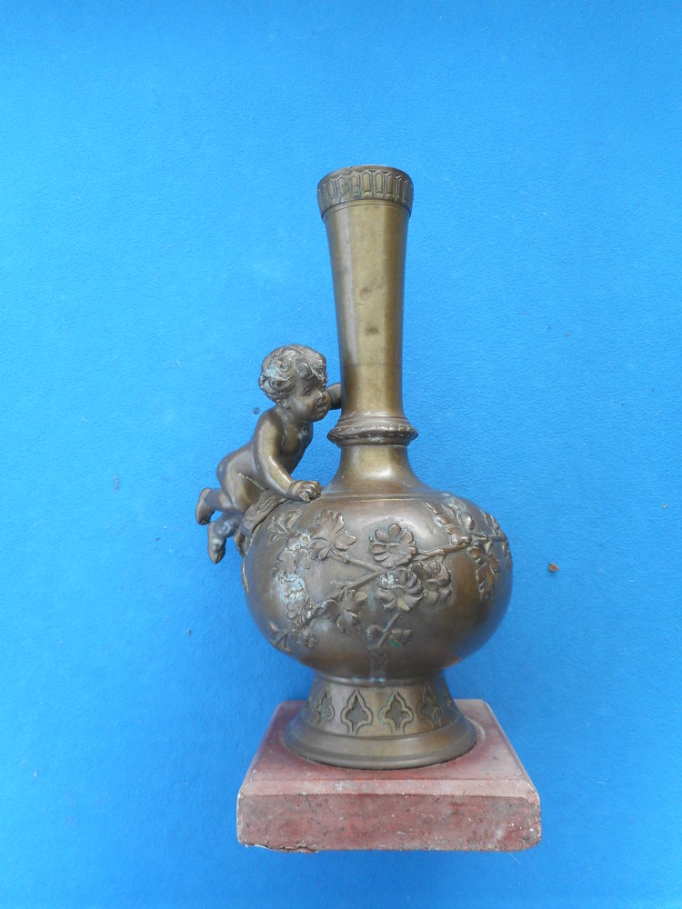 Vase en bronze � ch�rubin 125 Nieuil-l'Espoir (86)