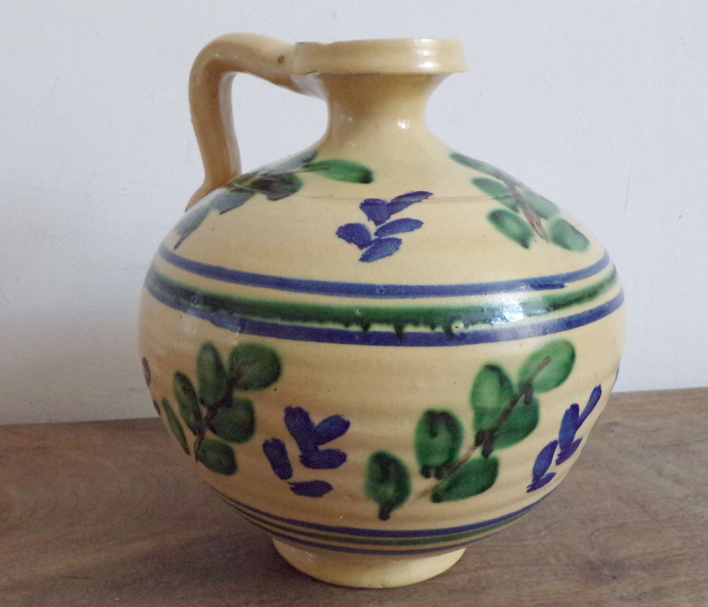 Vase en c�ramique � motif na�f vert et bleu
15 Laval (53)