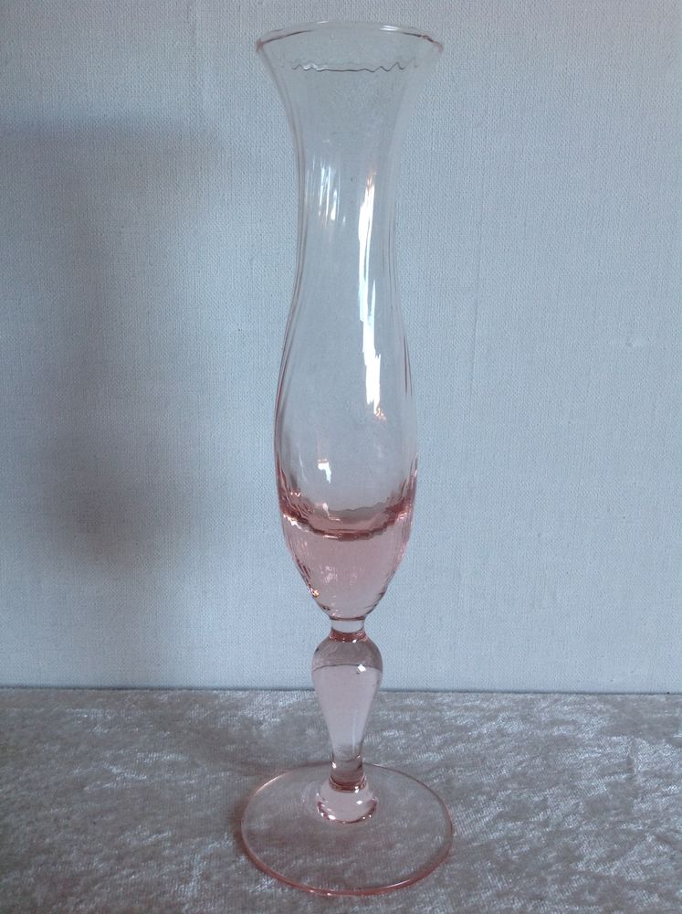 VASE COUPE EN CRISTAL ROSE Ht 21,8 cm Envoi Possible
12 Tr�gunc (29)