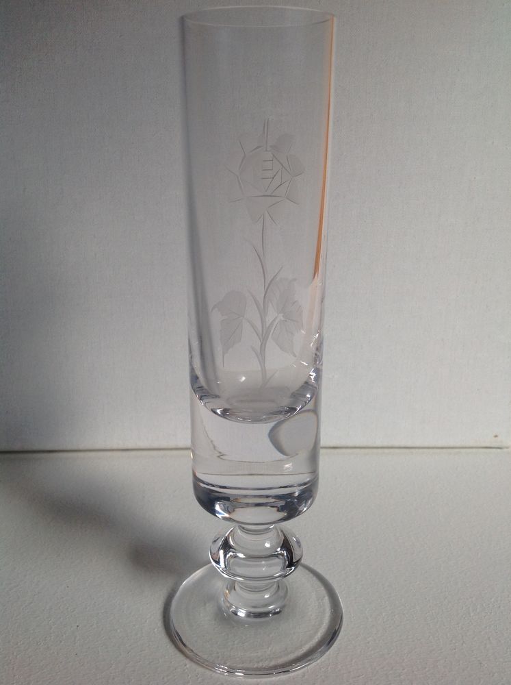 VASE EN CRISTAL AVEC FLEUR FINEMENT GRAV�E Envoi Possible
15 Tr�gunc (29)