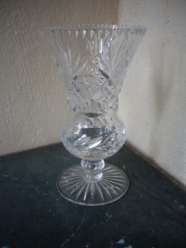 Vase en Cristal sur pied + taillé main  15 Bouxwiller (67)