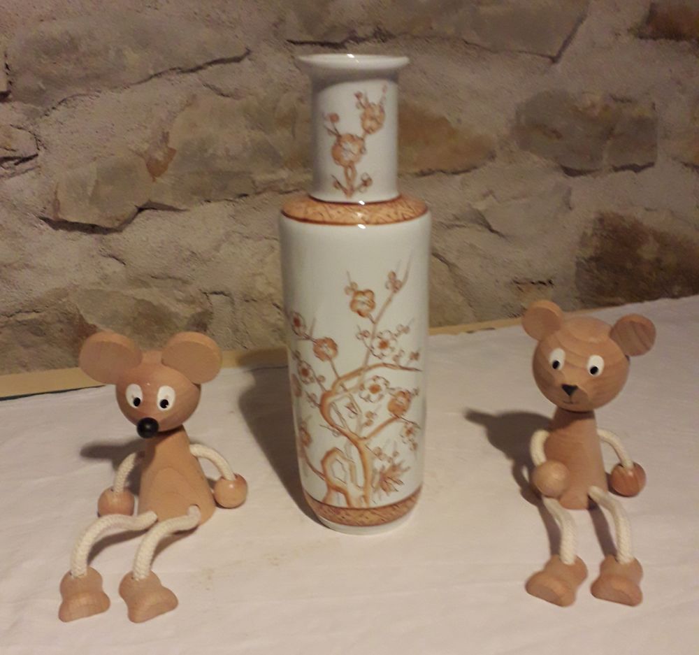 Vase, d�cor main. No�lle Gourlet. 20 Vierzon (18)