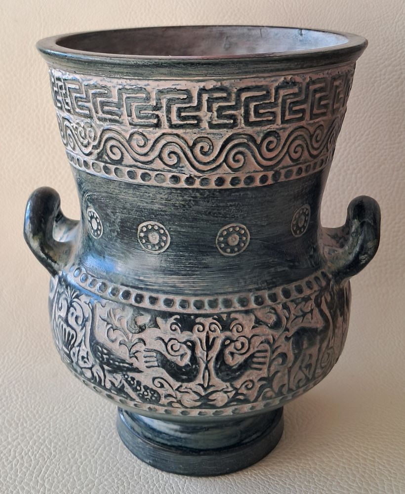 vase d�coratif en terre cuite de style grec patin� 10 Carnon Plage (34)