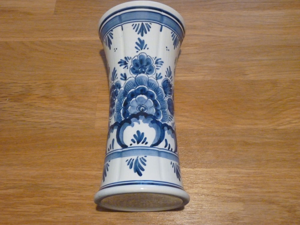 Vase Delft .Fabriqu� en Hollande. 30 Clermont-l'H�rault (34)