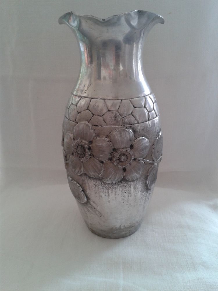 Vase en �tain repouss� L.BELLA 35 Dijon (21)