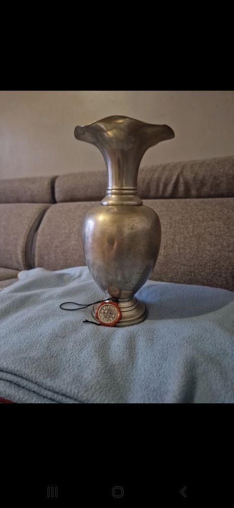 Vase en etain 50 Drancy (93)