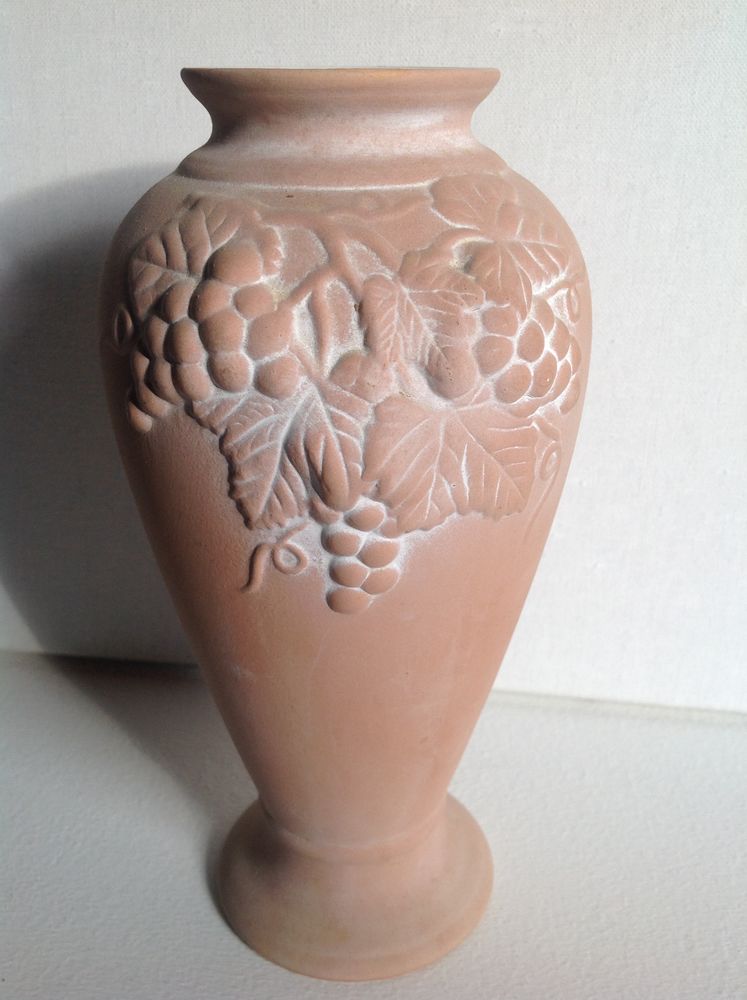 VASE EN GR�S AVEC GRAPPES DE RAISINS BAS RELIEF Envoi Possib 7 Tr�gunc (29)