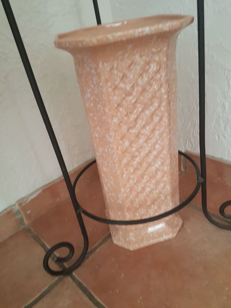 VASE LONG BEIGE 0 Clermont-l'H�rault (34)