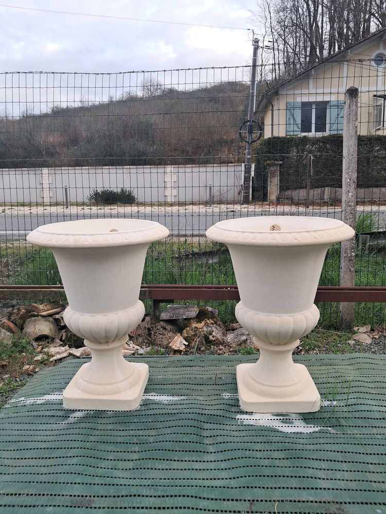 Vase, Pot M�dicis en pierre reconstitu�e 88 Ch�teau-l'�v�que (24)