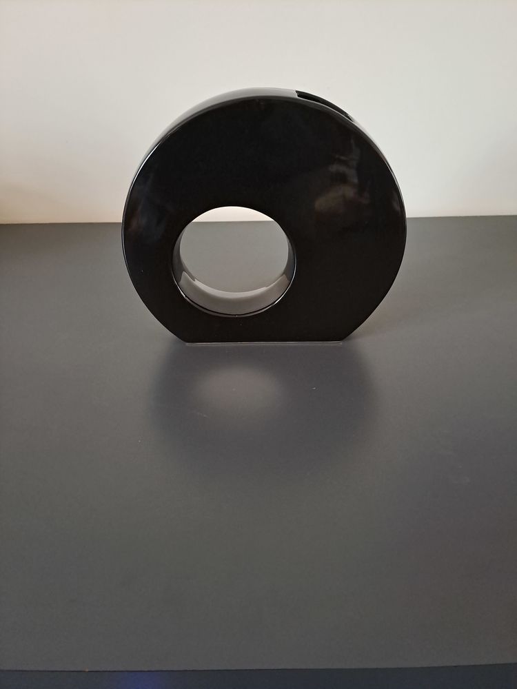 Vase noir en c�ramique 13 Toucy (89)