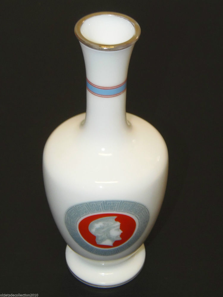 Vase en Opaline blanche GRAND MARNIER
18 Talange (57)